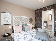 Guest bedroom with en-suite